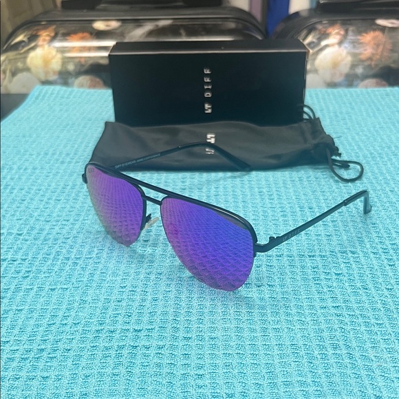 Diff Eyewear Stylish Black Aviator Sunglasses With Purple Lenses - Picture 5 of 5